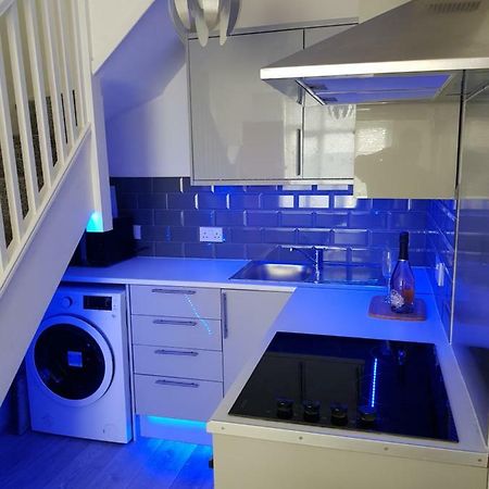Webb Place 2 Bedroom Apartment ! 크로이던 외부 사진
