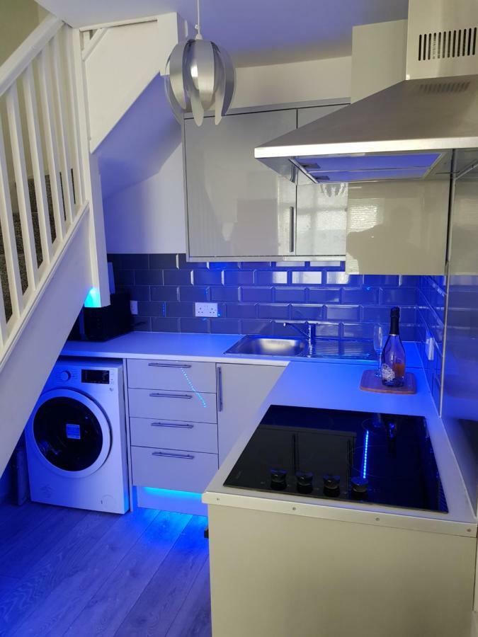 Webb Place 2 Bedroom Apartment ! 크로이던 외부 사진