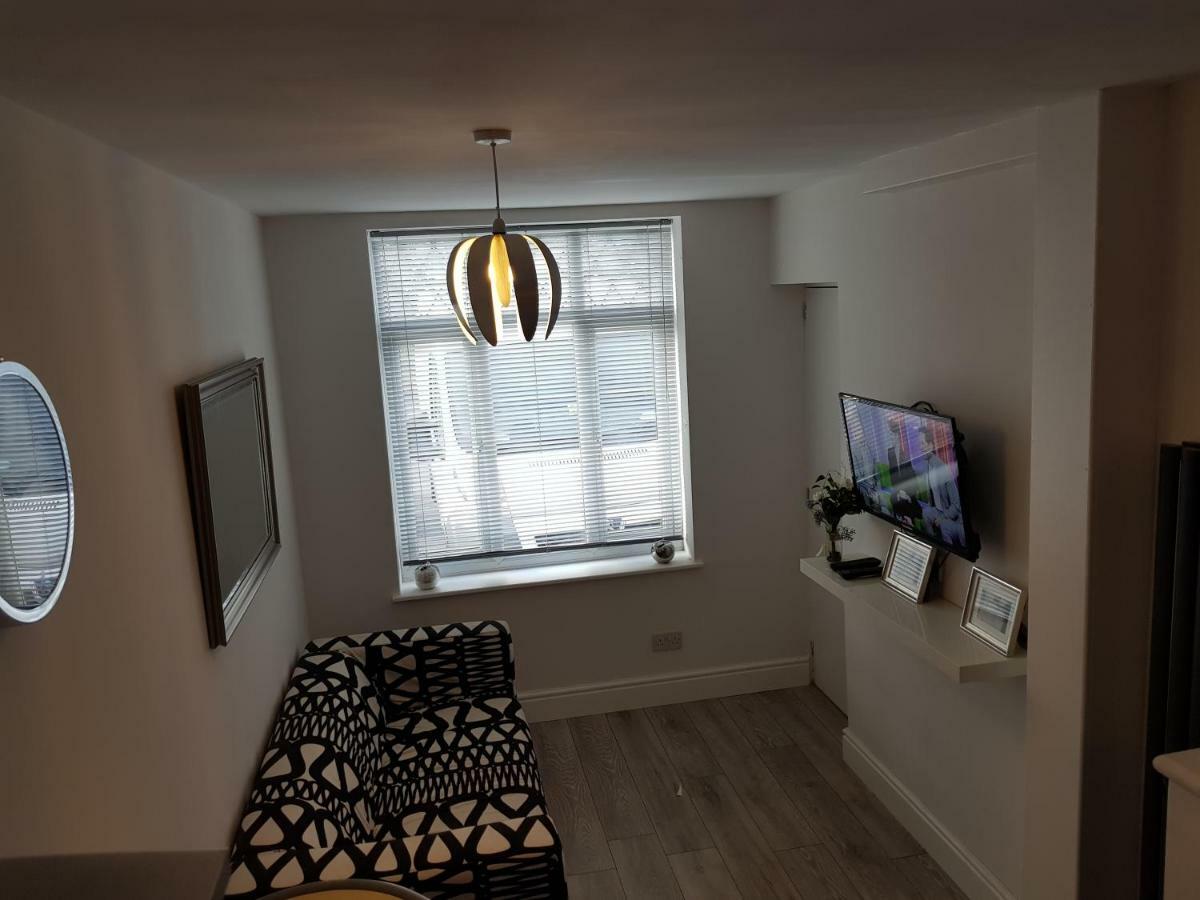 Webb Place 2 Bedroom Apartment ! 크로이던 외부 사진