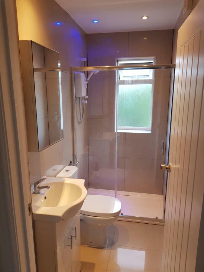 Webb Place 2 Bedroom Apartment ! 크로이던 외부 사진