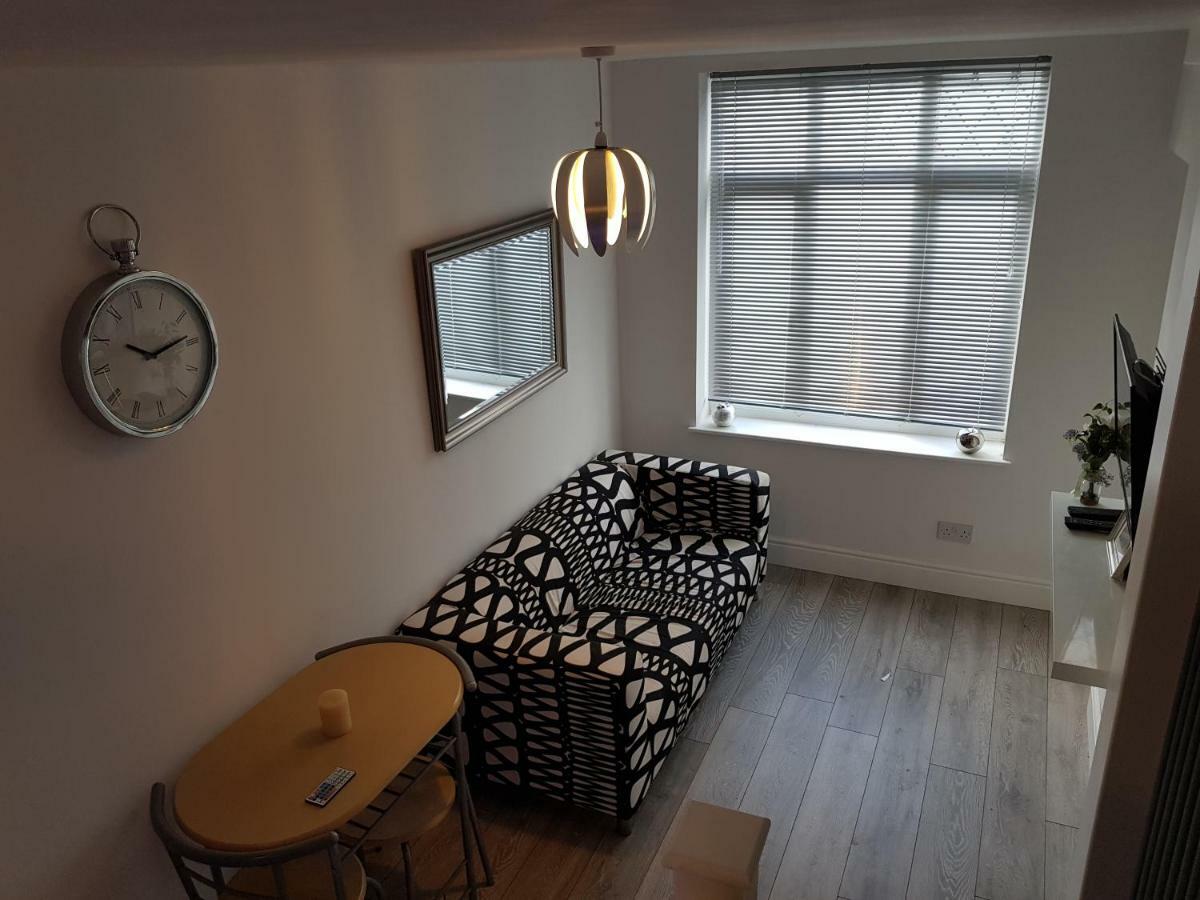 Webb Place 2 Bedroom Apartment ! 크로이던 외부 사진