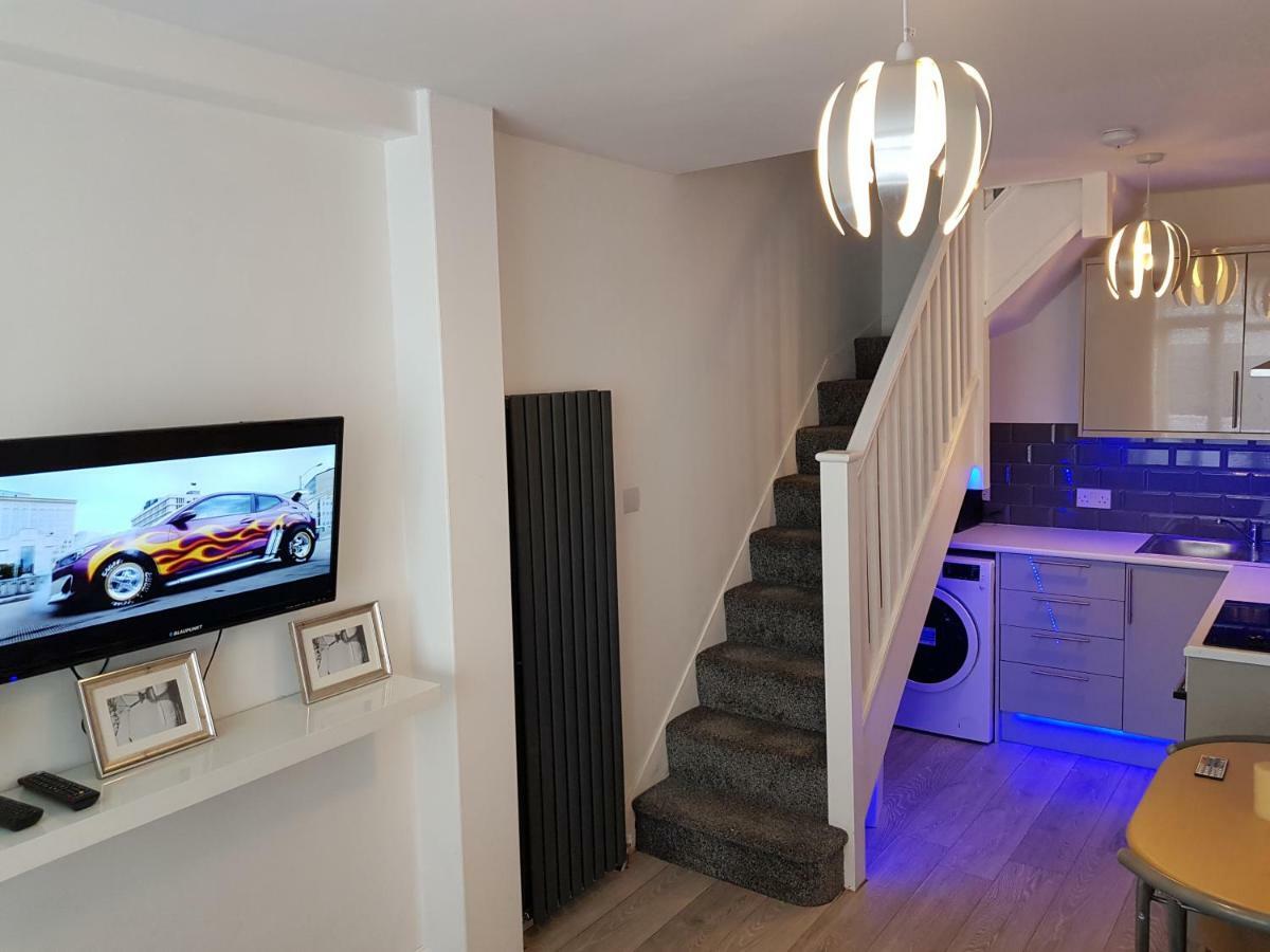 Webb Place 2 Bedroom Apartment ! 크로이던 외부 사진