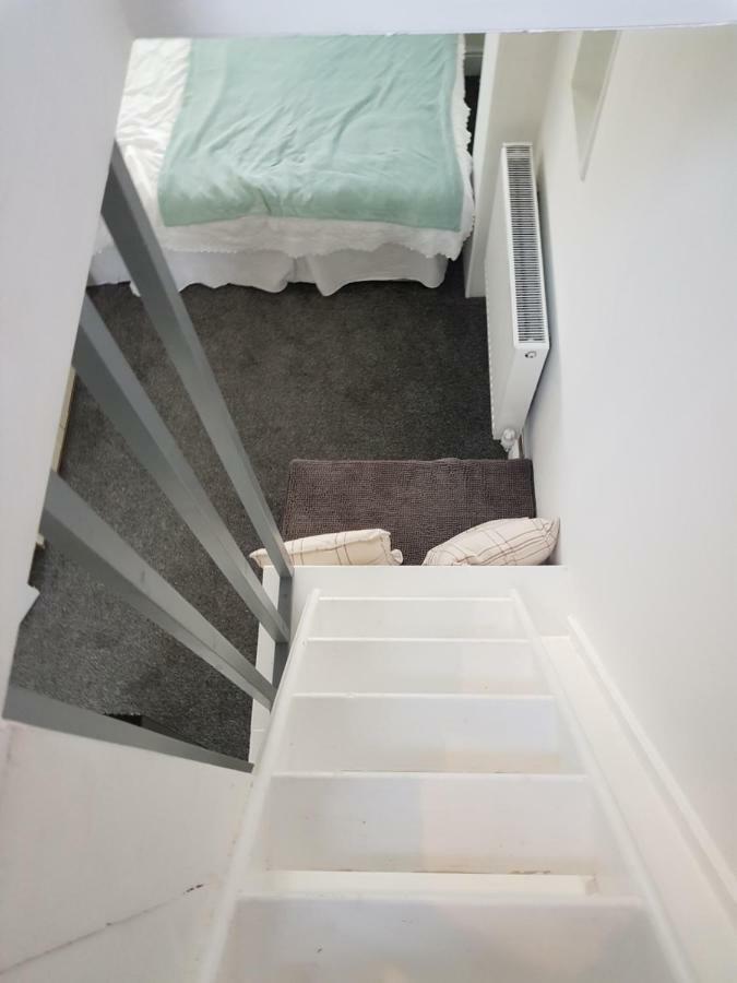 Webb Place 2 Bedroom Apartment ! 크로이던 외부 사진